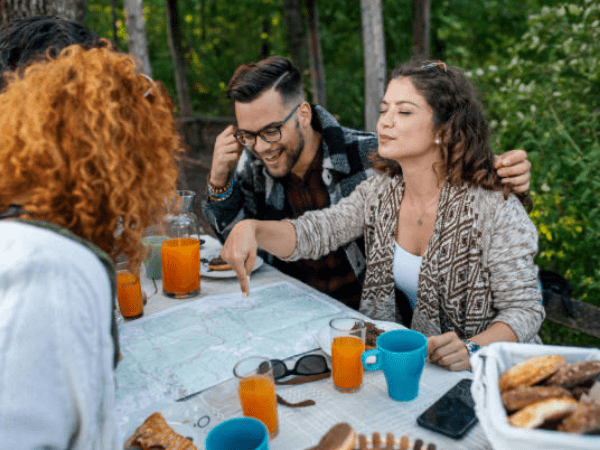 how to do a fun outdoor scavenger hunt